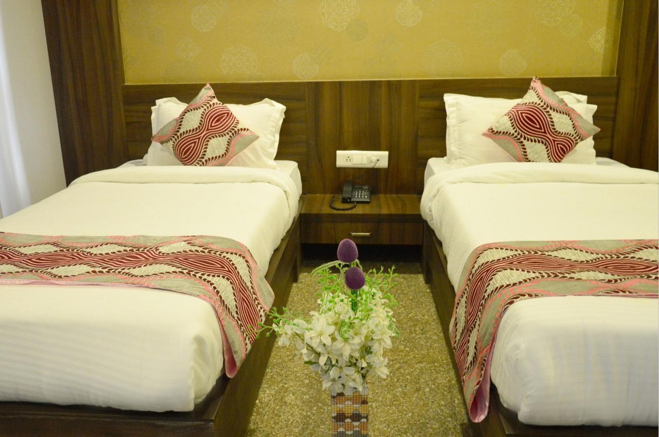 Hotel Neelam Paradise Dźajpur Zewnętrze zdjęcie