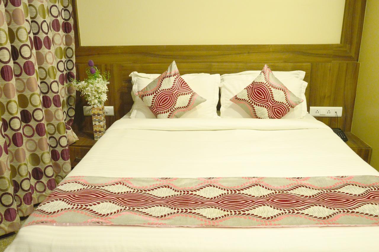 Hotel Neelam Paradise Dźajpur Zewnętrze zdjęcie