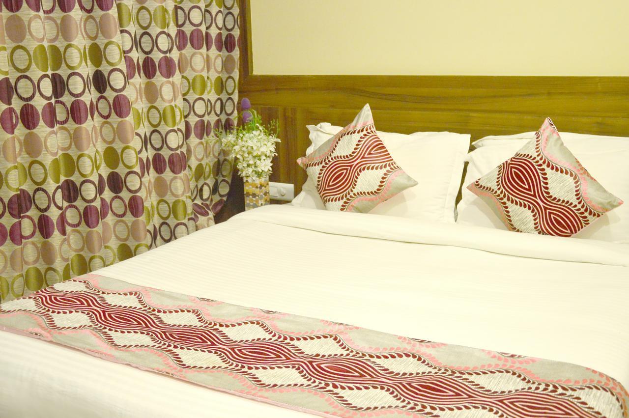 Hotel Neelam Paradise Dźajpur Zewnętrze zdjęcie